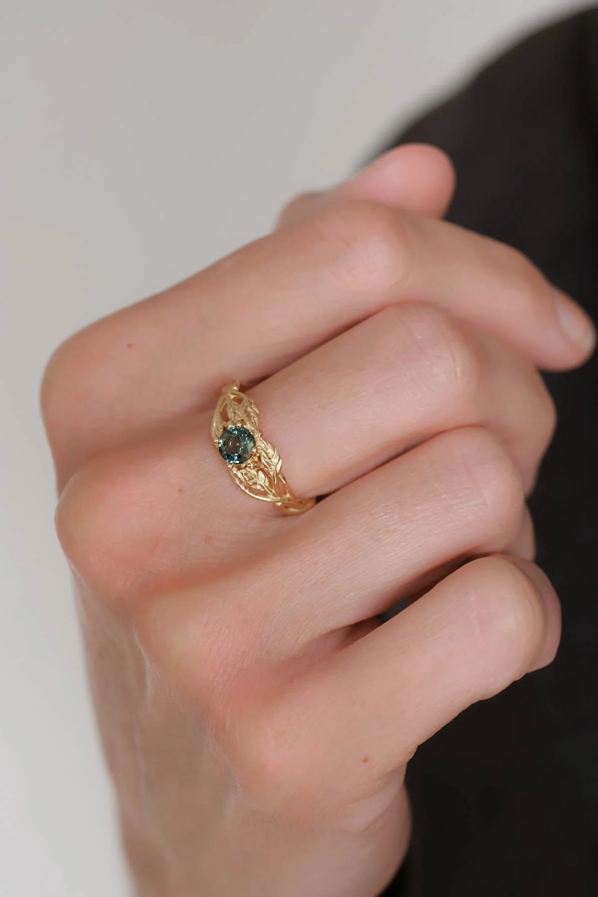 Green sapphire yellow gold engagement ring / Tilia - Image 6