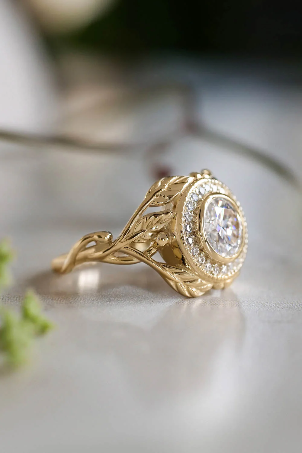 Lab grown diamond halo engagement ring, central diamond 6mm / Tilia - Image 5