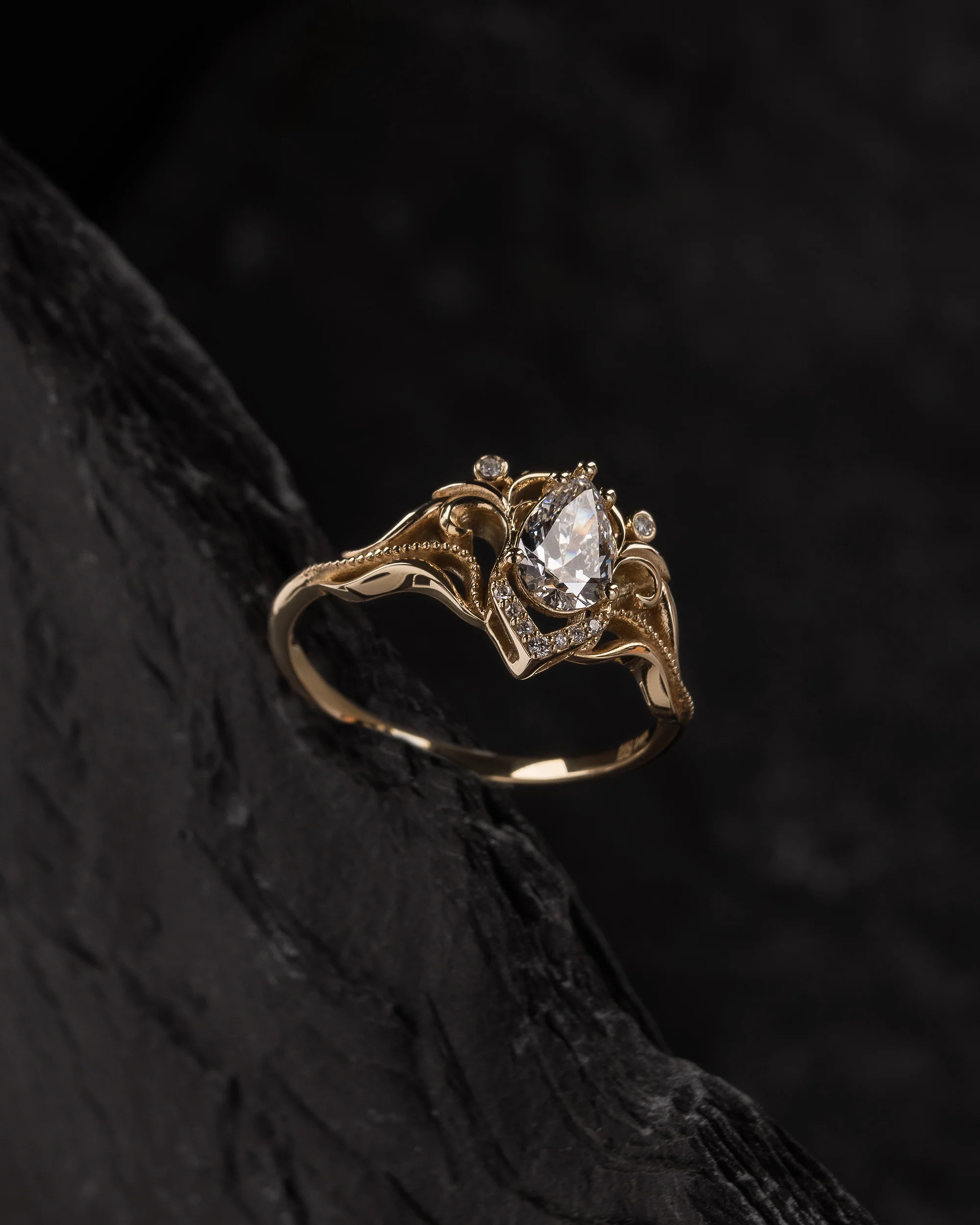 Pear cut lab grown diamond engagement ring / Lida small - Image 5