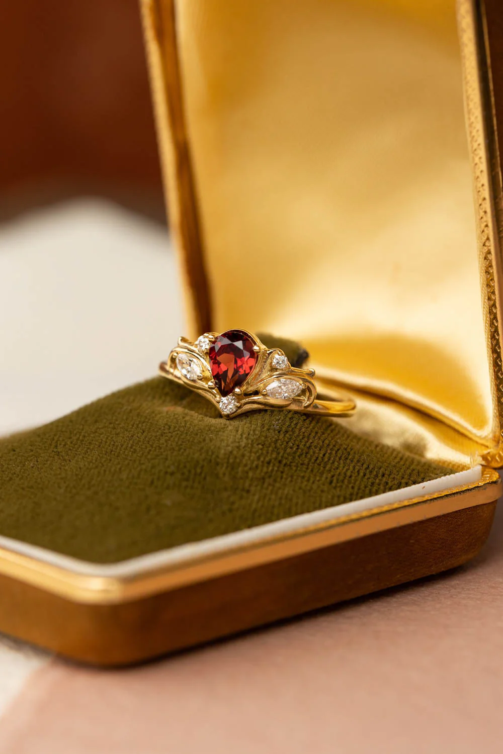Pear shaped garnet engagement ring, alternative bridal ring set / Swanlake - Image 9