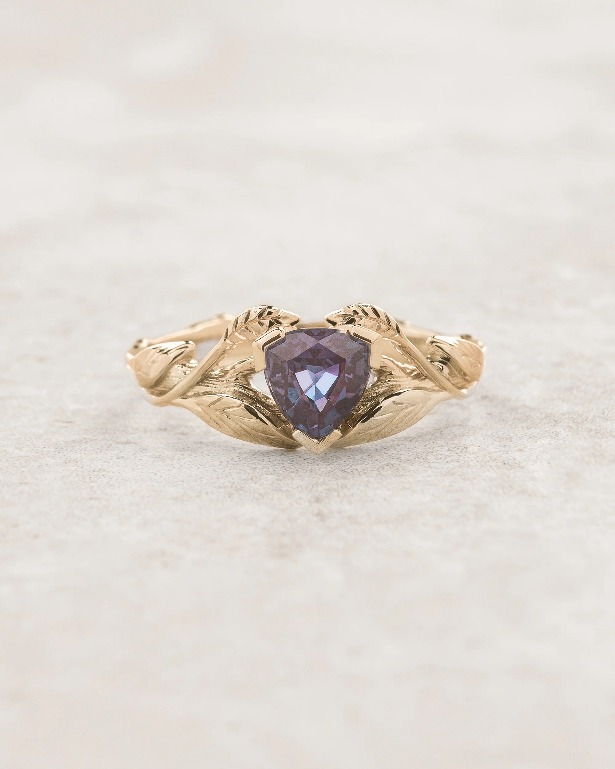 Trillion cut alexandrite ring / Clematis - Image 5