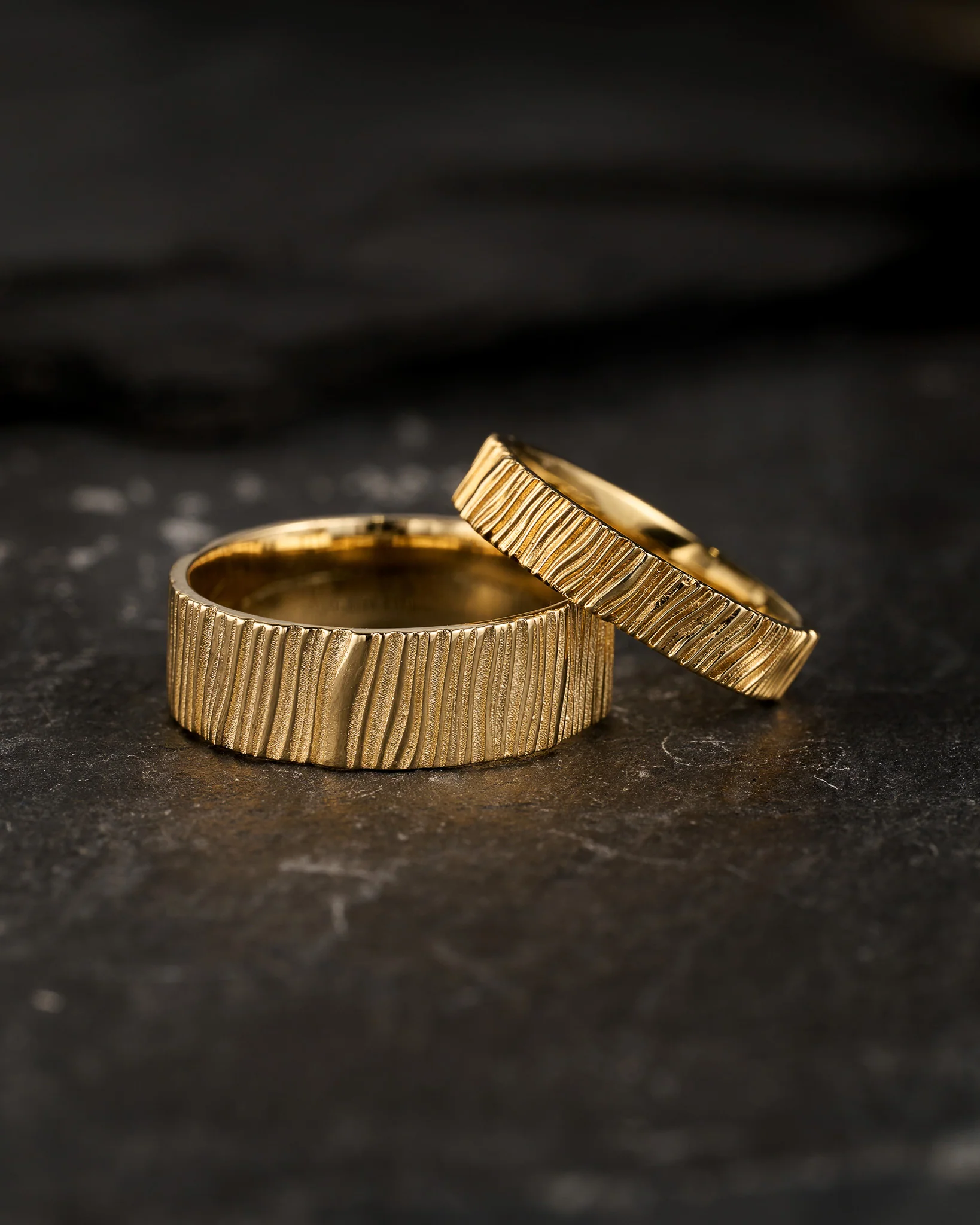 Wood textured ring, 4mm wedding band - Image 6